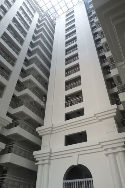 Royal Castle Sukhumvit, Bangkok, 30 Soi Sukhumvit 39, Khlongtoei Nua, Watthana, Bangkok, 3 Bedrooms, 160 sqm, Condo For Rent, by Krittin Tansida, 500241934 - DDproperty.com