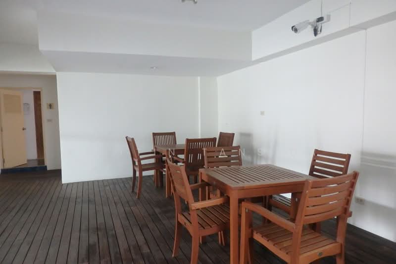 Royal Castle Sukhumvit, Bangkok, 30 Soi Sukhumvit 39, Khlongtoei Nua, Watthana, Bangkok, 3 Bedrooms, 160 sqm, Condo For Rent, by Krittin Tansida, 500241934 - DDproperty.com