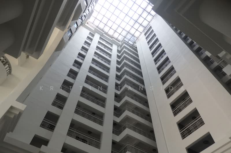 Royal Castle Sukhumvit, Bangkok, 30 Soi Sukhumvit 39, Khlongtoei Nua, Watthana, Bangkok, 3 Bedrooms, 160 sqm, Condo For Rent, by Krittin Tansida, 500241934 - DDproperty.com