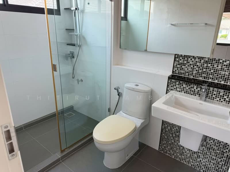 Mantana Kalapapruk-Wongwaen, Bangkok, 379 Kanchanaphisek Road, Lak Song, Bang Khae, Bangkok, 4 Bedrooms, 320 sqm, Single Detached House For Sale, by Thitirut Jamsuvun, 500242003 - DDproperty.com