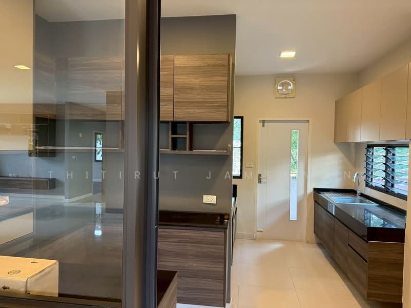 Mantana Kalapapruk-Wongwaen, Bangkok, 379 Kanchanaphisek Road, Lak Song, Bang Khae, Bangkok, 4 Bedrooms, 320 sqm, Single Detached House For Sale, by Thitirut Jamsuvun, 500242003 - DDproperty.com