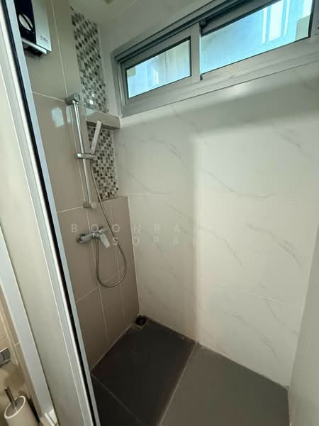 Life Ratchadapisek, Bangkok, 279 Ratchadapisaek Road, Huai Khwang, Huai Khwang, Bangkok, 2 Bedrooms, 56 sqm, Condo For Rent, by Boonraksa Sopak, 500242138 - DDproperty.com