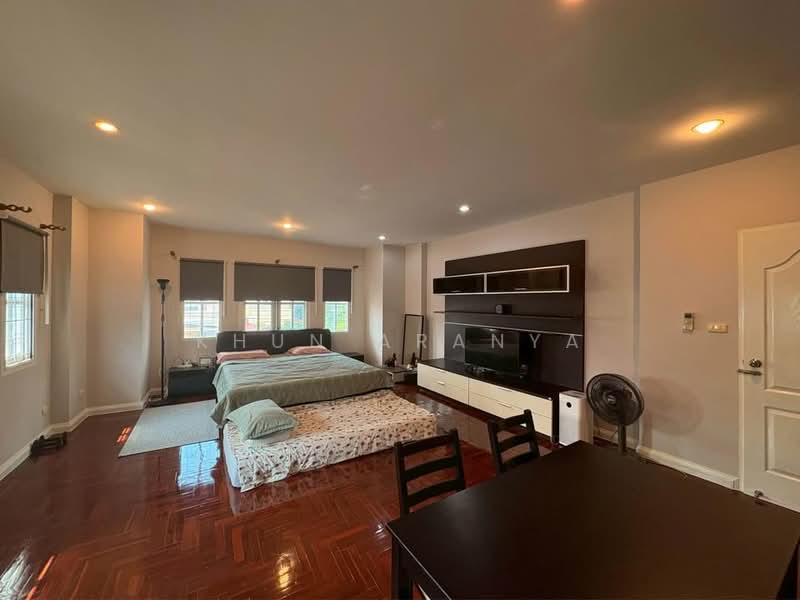 Perfect Place Ramkhamhaeng 164, Bangkok, Soi Ramkhamhaeng 164, Saphan Sung, Saphan Sung, Bangkok, 4 Bedrooms, 300 sqm, Single Detached House For Rent, by Khun Aranya, 500242190 - DDproperty.com