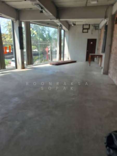 3-BR Townhouse, Bangkok, Praborommaharatchawang, Phra Nakhon, Bangkok, 3 Bedrooms, 600 sqm, Townhouse For Rent, by Boonraksa Sopak, 500242302 - DDproperty.com