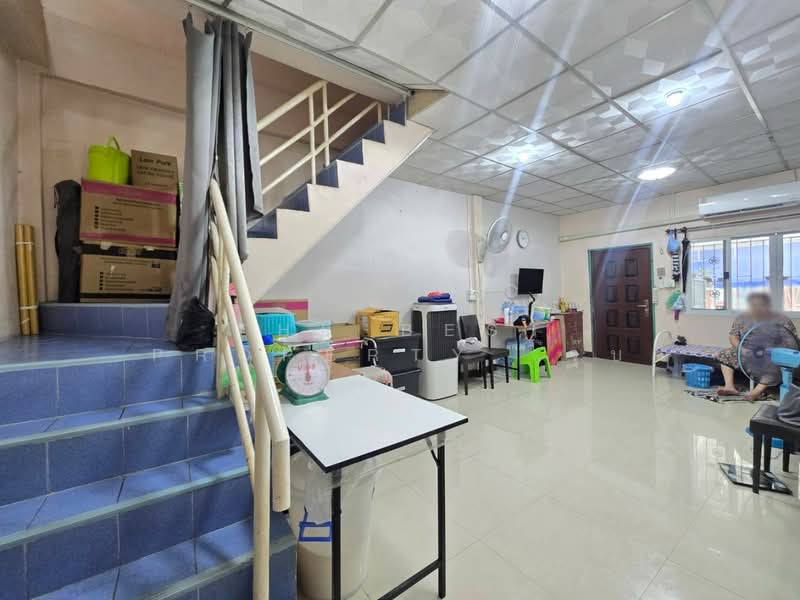 หมู่บ้านจุฑาภัทร ลาดหลุมแก้ว (Baan Juthaphat) ปทุมธานี, Pathum Thani, Khu Khwang, Lat Lum Kaeo, Pathum Thani, 2 Bedrooms, 120 sqm, Townhouse For Sale, by The Best Property  จุ๊บ, 500242548 - DDproperty.com