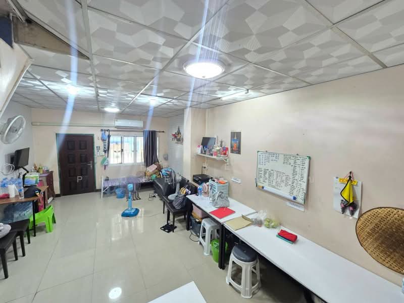 หมู่บ้านจุฑาภัทร ลาดหลุมแก้ว (Baan Juthaphat) ปทุมธานี, Pathum Thani, Khu Khwang, Lat Lum Kaeo, Pathum Thani, 2 Bedrooms, 120 sqm, Townhouse For Sale, by The Best Property  จุ๊บ, 500242548 - DDproperty.com