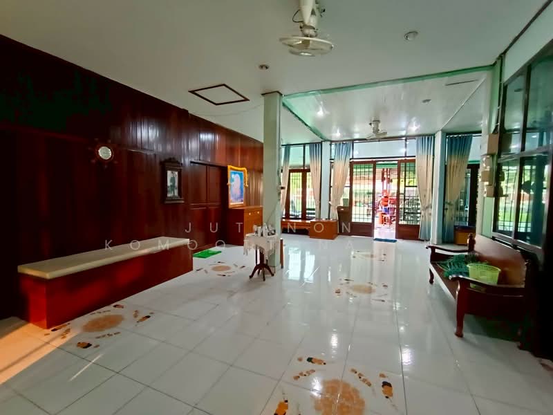 ขายบ้านเดี่ยว พร้อมพื้นที่ทำธุรกิจ บรรยากาศร่มรื่น ใกล้แหล่งชุมชน ติดโรงเรียนประจำ ต.ดอนมูล จ.แพร่, Phrae, Don Mun, Sung Men, Phrae, 3 Bedrooms, 400 sqm, Single Detached House For Sale, by Jutanon Komoottanaruk, 500242678 - DDproperty.com