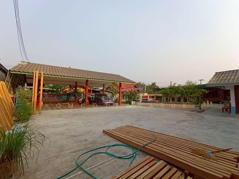 ขายบ้านเดี่ยว พร้อมพื้นที่ทำธุรกิจ บรรยากาศร่มรื่น ใกล้แหล่งชุมชน ติดโรงเรียนประจำ ต.ดอนมูล จ.แพร่, Phrae, Don Mun, Sung Men, Phrae, 3 Bedrooms, 400 sqm, Single Detached House For Sale, by Jutanon Komoottanaruk, 500242678 - DDproperty.com