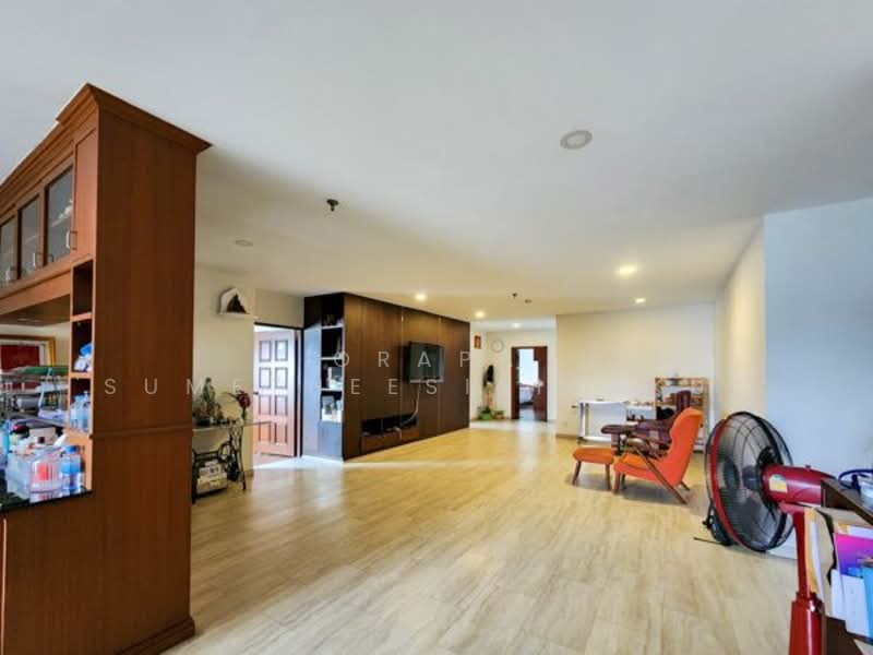 Fifty Fifth Tower, Bangkok, 84 Soi Sukhumvit 55, Sukhumvit Road, Khlong Tan Nua, Watthana, Bangkok, 3 Bedrooms, 223 sqm, Condo For Sale, by Orapa Sumetheesirisakul, 500242747 - DDproperty.com