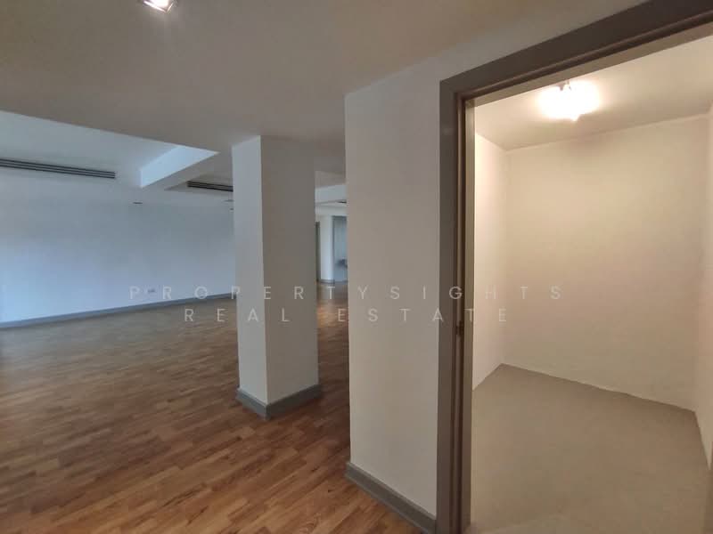 Villa Bajaj, Bangkok, Soi Sukhumvit 19, Khlongtoei Nua, Watthana, Bangkok, 3 Bedrooms, 240 sqm, Condo For Rent, by PROPERTYSIGHTS REAL ESTATE, 500242765 - DDproperty.com