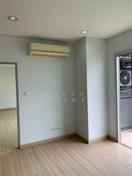 Intro Phaholyothin-Pradipat, Bangkok, Pradipat, Samsen Nai, Phaya Thai, Bangkok, 2 Bedrooms, 76 sqm, Condo For Sale, by Pafhun  Detnopmani , 500242770 - DDproperty.com