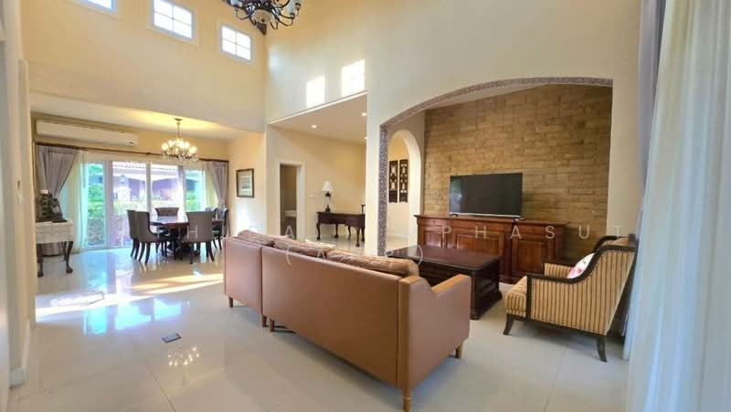 Silk Road Place, Chon Buri (Pattaya), Chaiyapruek 2 Road, Bang Lamung, Bang Lamung (Pattaya), Chon Buri (Pattaya), 3 Bedrooms, 281 sqm, Villa For Sale, by Sathida Limphasut (App), 500242962 - DDproperty.com