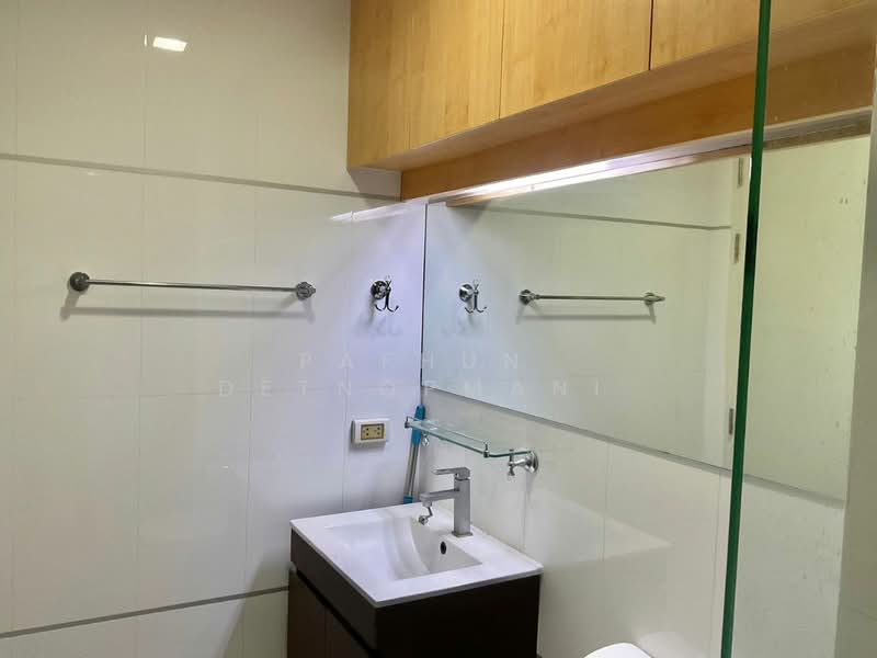 Thru Thonglor, Bangkok, Petchaburi Road, Bang Kapi, Huai Khwang, Bangkok, 1 Bedroom, 38 sqm, Condo For Rent, by Pafhun  Detnopmani , 500243027 - DDproperty.com