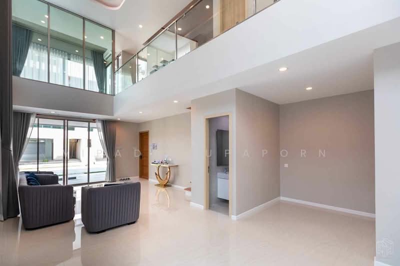 Qualitia Sukhumvit 62, Bangkok, Sukhumvit 62 Alley, Bang Chak, Phra Khanong, Bangkok, 3 Bedrooms, 280 sqm, Townhouse For Sale, by Vipada Supaporn, 500243075 - DDproperty.com