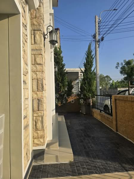 Golden Neo Bangkhae, Bangkok, 345 005/1 Soi Kanchanaphisek, Lak Song, Bang Khae, Bangkok, 4 Bedrooms, 136 sqm, Townhouse For Sale, by Tanapat Sakonsontised, 500243142 - DDproperty.com