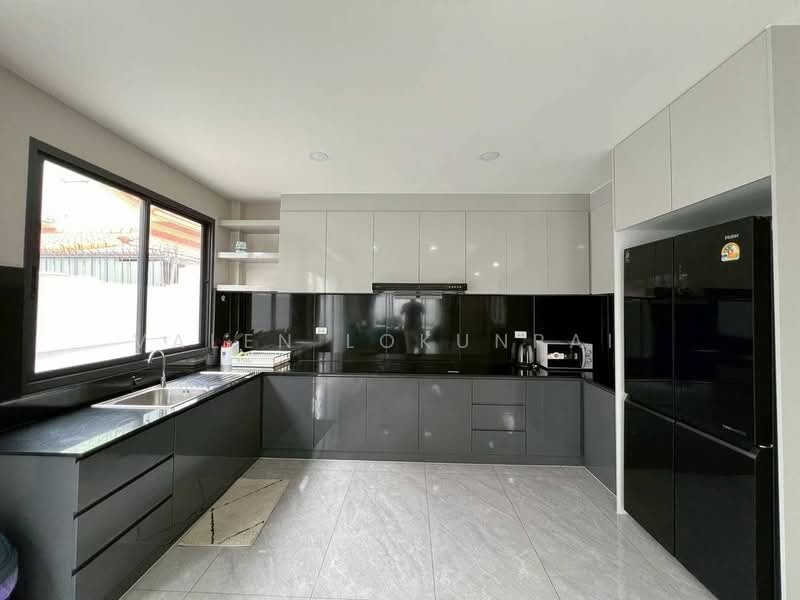 undefined, Chon Buri (Pattaya), Nong Pru, Bang Lamung (Pattaya), Chon Buri (Pattaya), 5 Bedrooms, 266 sqm, Single Detached House For Sale, by Valen Lokunpai , 500243151 - DDproperty.com