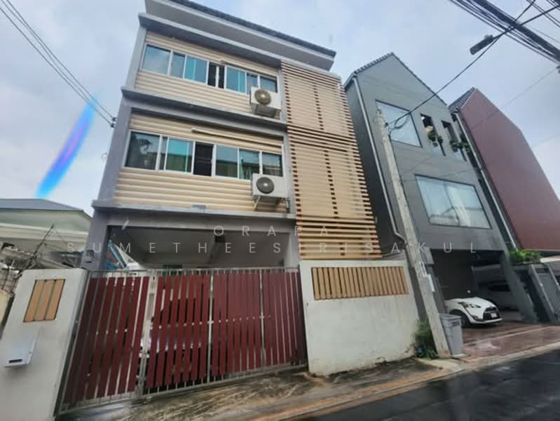 ทาวน์เฮ้าส์ 4-ห้องนอน, กรุงเทพ, สามเสนใน, พญาไท, กรุงเทพ, 226 ตร.ม., ทาวน์เฮ้าส์ ขาย, โดย Orapa Sumetheesirisakul, 500243156 - DDproperty.com
