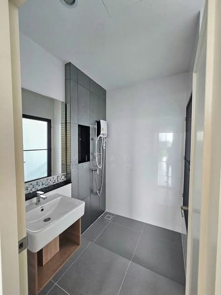 Baan Klang Muang Rama 9-Krungthep Kreetha, Bangkok, Soi Kanchanaphisek 23, Saphan Sung, Saphan Sung, Bangkok, 3 Bedrooms, 152 sqm, Townhouse For Rent, by Vipada Supaporn, 500243169 - DDproperty.com