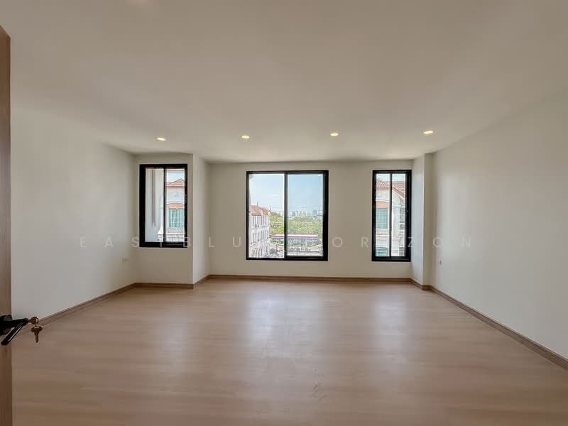 Baan Klang Muang Rama 9 - Ladprao, Bangkok, Soi Ladprao 88, Wang Thonglang, Wang Thonglang, Bangkok, 4 Bedrooms, 260 sqm, Townhouse For Sale, by Eastblue Horizon, 500243254 - DDproperty.com