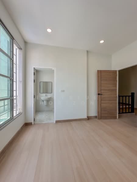 Baan Klang Muang Rama 9 - Ladprao, Bangkok, Soi Ladprao 88, Wang Thonglang, Wang Thonglang, Bangkok, 4 Bedrooms, 260 sqm, Townhouse For Sale, by Eastblue Horizon, 500243254 - DDproperty.com