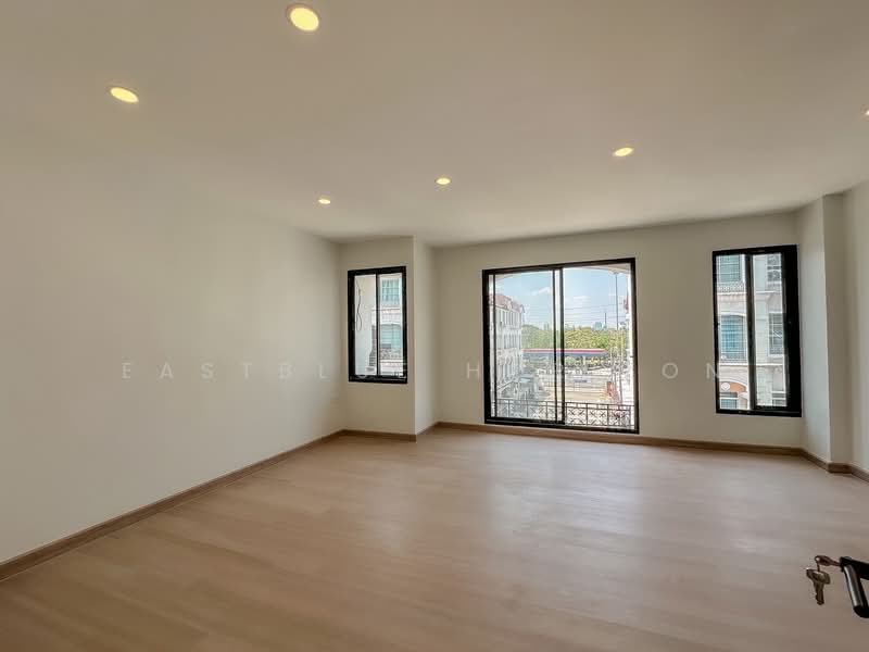 Baan Klang Muang Rama 9 - Ladprao, Bangkok, Soi Ladprao 88, Wang Thonglang, Wang Thonglang, Bangkok, 4 Bedrooms, 260 sqm, Townhouse For Sale, by Eastblue Horizon, 500243254 - DDproperty.com