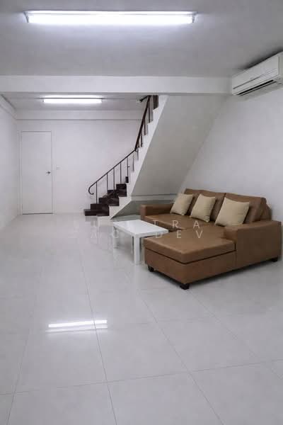 ทาวเฮ้าส์ 2 ชั้น หลังมุม ซอยอ่อนนุช 48, Bangkok, Suan Luang, Suan Luang, Bangkok, 2 Bedrooms, 128 sqm, Townhouse For Rent, by Sunitra Sachdev, 500243276 - DDproperty.com