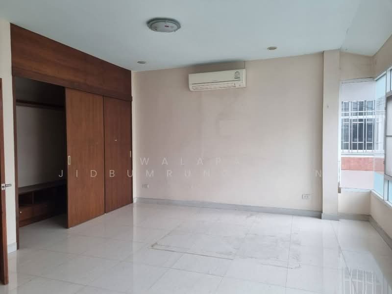 4-BR House, Bangkok, Nong Kang Plu, Nong Khaem, Bangkok, 4 Bedrooms, 148 sqm, Single Detached House For Sale, by Walapa Jidbumrungsakun, 500243427 - DDproperty.com