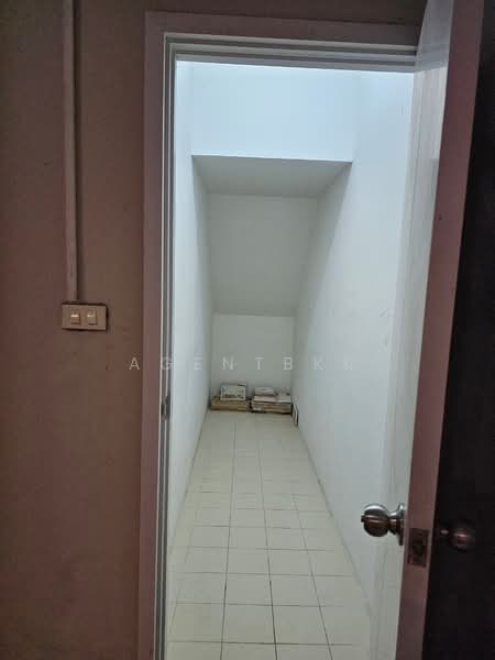 The Connect UP 3 ChalermPhraKeit 67, Bangkok, Soi Chaloem Phrakiat 67, Prawet, Prawet, Bangkok, 3 Bedrooms, 200 sqm, Townhouse For Rent, by Agentbkk, 500243450 - DDproperty.com