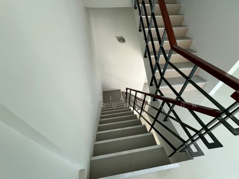 undefined, Bangkok, Khlong Sam Prawet, Lat Krabang, Bangkok, 3 Bedrooms, 217 sqm, Townhouse For Rent, by Walapa Jidbumrungsakun, 500243520 - DDproperty.com