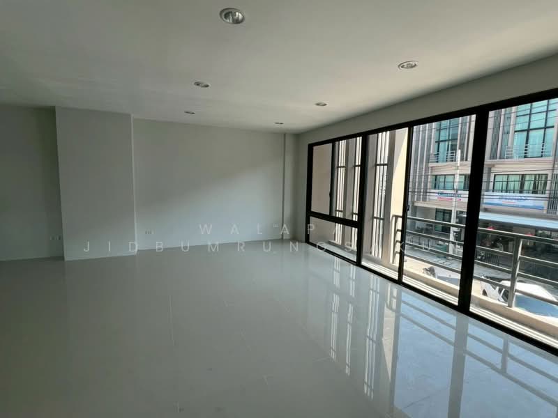 undefined, Bangkok, Khlong Sam Prawet, Lat Krabang, Bangkok, 3 Bedrooms, 217 sqm, Townhouse For Rent, by Walapa Jidbumrungsakun, 500243520 - DDproperty.com