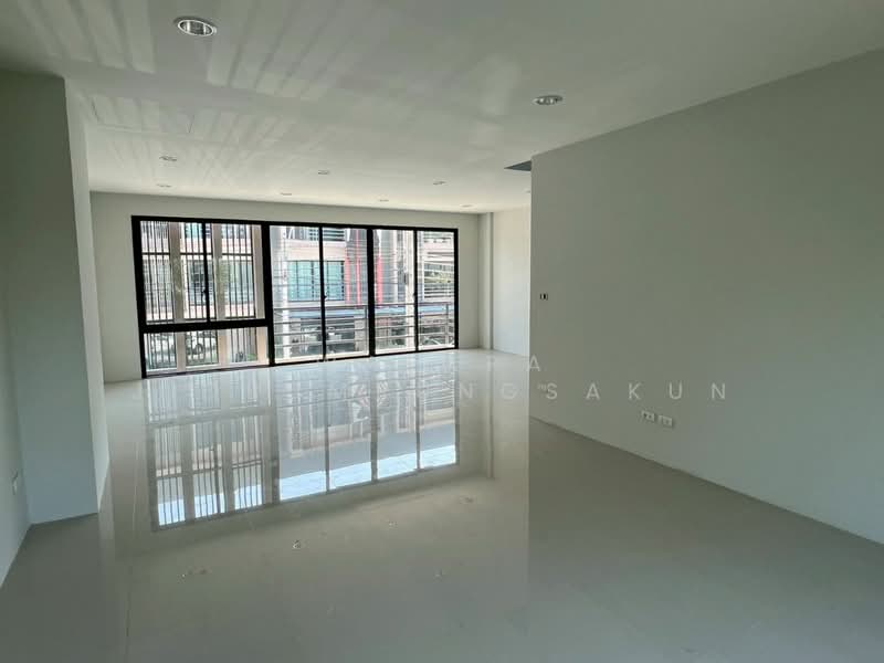 undefined, Bangkok, Khlong Sam Prawet, Lat Krabang, Bangkok, 3 Bedrooms, 217 sqm, Townhouse For Rent, by Walapa Jidbumrungsakun, 500243520 - DDproperty.com