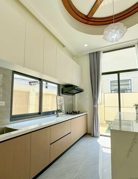 3 Bedroom Pool Villa for Sale in South Pattaya, Chon Buri (Pattaya), Bang Lamung, Bang Lamung (Pattaya), Chon Buri (Pattaya), 3 Bedrooms, 220 sqm, Villa For Sale, by PLC real estate, 500243631 - DDproperty.com