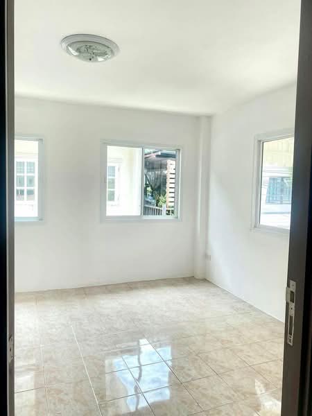 4-BR Townhouse, Bangkok, Lat Phrao, Lat Phrao, Bangkok, 4 Bedrooms, 325 sqm, Townhouse For Sale, by Orapa Sumetheesirisakul, 500243687 - DDproperty.com