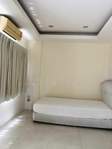 ทาวน์เฮ้าส์ 3-ห้องนอน, กรุงเทพ, สีลม, บางรัก, กรุงเทพ, 170 ตร.ม., ทาวน์เฮ้าส์ ขาย, โดย Orapa Sumetheesirisakul, 500243695 - DDproperty.com