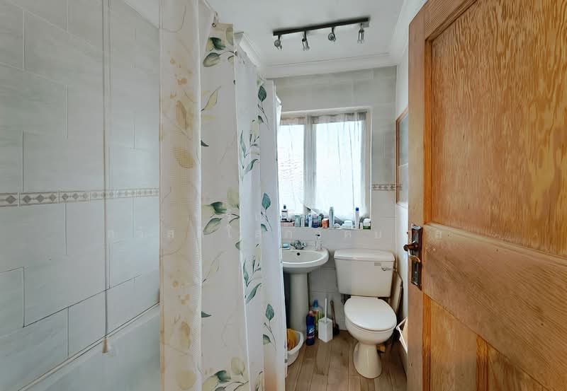 House for Sale in London, Finchley, England - Freehold, Pathum Thani, Ban Klang, Muang Pathum Thani, Pathum Thani, 3 Bedrooms, 170 sqm, Townhouse For Sale, by Parinthida Sawuddisopakaykul, 500243712 - DDproperty.com