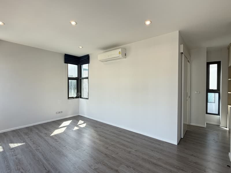 The Sonne Srinakarin-Bangna, Bangkok, Soi Chumchon Mahat Thai 3, Bangna-Trad Road, Dok Mai, Prawet, Bangkok, 4 Bedrooms, 250 sqm, Single Detached House For Sale, by Paphada Rattanaburi, 500243836 - DDproperty.com