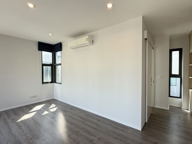 The Sonne Srinakarin-Bangna, Bangkok, Soi Chumchon Mahat Thai 3, Bangna-Trad Road, Dok Mai, Prawet, Bangkok, 4 Bedrooms, 250 sqm, Single Detached House For Sale, by Paphada Rattanaburi, 500243836 - DDproperty.com