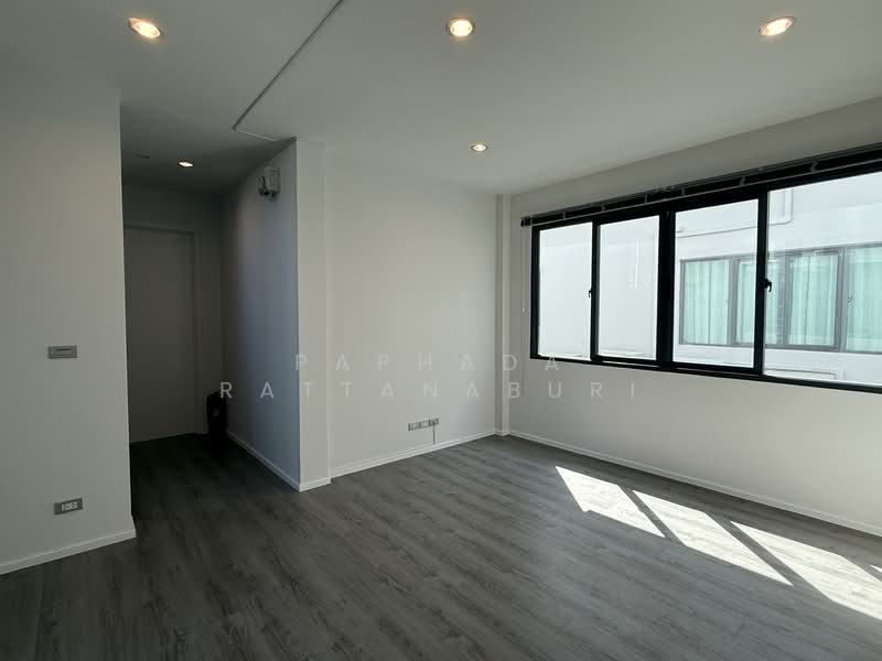 The Sonne Srinakarin-Bangna, Bangkok, Soi Chumchon Mahat Thai 3, Bangna-Trad Road, Dok Mai, Prawet, Bangkok, 4 Bedrooms, 250 sqm, Single Detached House For Sale, by Paphada Rattanaburi, 500243836 - DDproperty.com