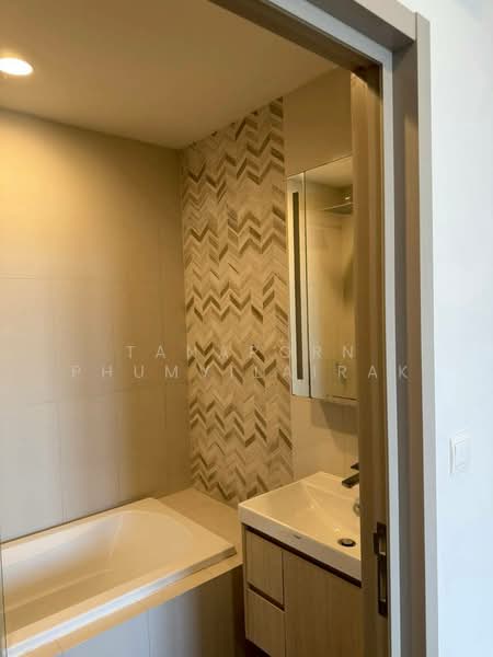 Oka Haus Sukhumvit 36, Bangkok, 3399 Rama 4 Road, Khong Tan, Khlong Toei, Bangkok, 1 Bedroom, 35 sqm, Condo For Rent, by Tanaporn Phumvilairak, 500243860 - DDproperty.com