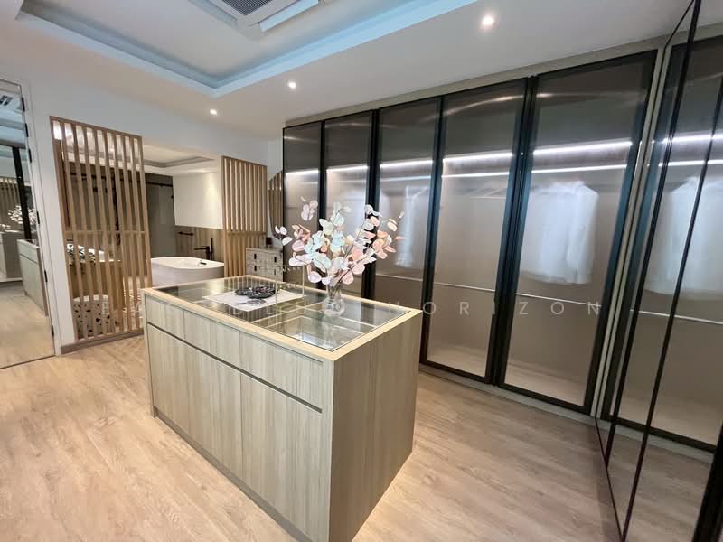 Townhome area Sukumvit 71, Bangkok, Khlong Tan Nua, Watthana, Bangkok, 4 Bedrooms, 250 sqm, Townhouse For Sale, by Eastblue Horizon, 500243880 - DDproperty.com