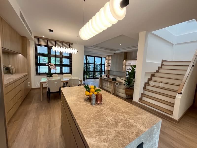 Townhome area Sukumvit 71, Bangkok, Khlong Tan Nua, Watthana, Bangkok, 4 Bedrooms, 250 sqm, Townhouse For Sale, by Eastblue Horizon, 500243880 - DDproperty.com