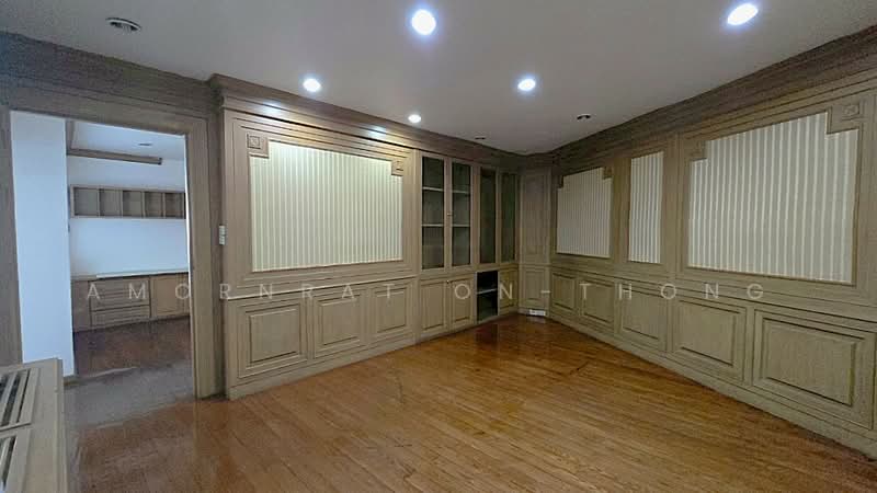 Building, Bangkok, Khlong Tan Nua, Watthana, Bangkok, , 1,800 sqm, Shophouse For Rent, by Amornrat On-Thong, 500243897 - DDproperty.com