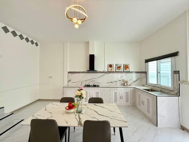 2-BR Townhouse, Chon Buri (Pattaya), Nong Pru, Bang Lamung (Pattaya), Chon Buri (Pattaya), 2 Bedrooms, 93 sqm, Townhouse For Sale, by Chalisa Kitilimtrakul, 500243945 - DDproperty.com