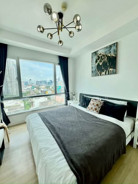 Thru Thonglor, Bangkok, Petchaburi Road, Bang Kapi, Huai Khwang, Bangkok, 1 Bedroom, 37 sqm, Condo For Rent, by Napatsawan Tamjorhor, 500244020 - DDproperty.com