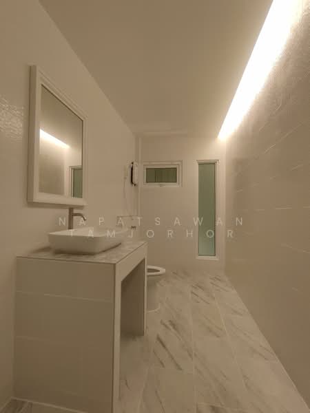 2-BR House, Bangkok, Bang Lam Phu Lang, Khlong San, Bangkok, 2 Bedrooms, 144 sqm, Single Detached House For Rent, by Napatsawan Tamjorhor, 500244116 - DDproperty.com