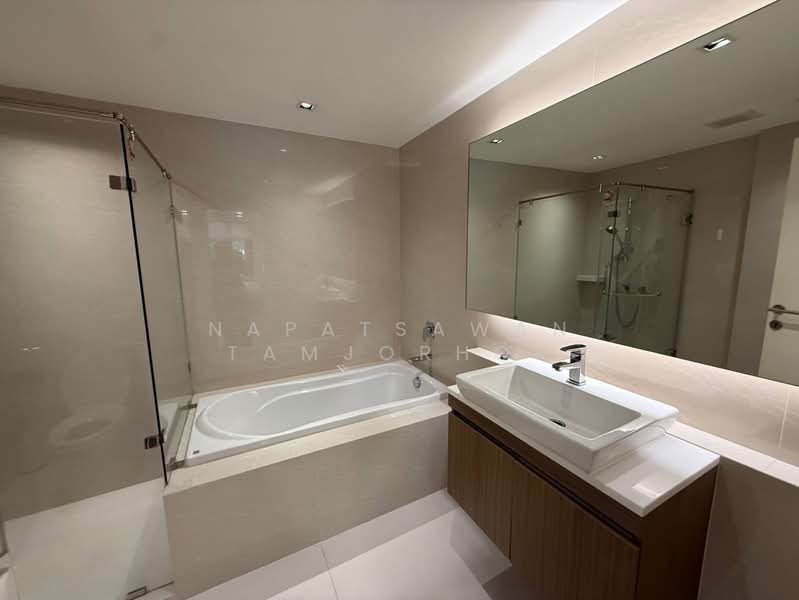 Vtara Sukhumvit 36, Bangkok, 118 Soi Saen Sabai, Phra Kanong, Khlong Toei, Bangkok, 2 Bedrooms, 65 sqm, Condo For Rent, by Napatsawan Tamjorhor, 500244121 - DDproperty.com