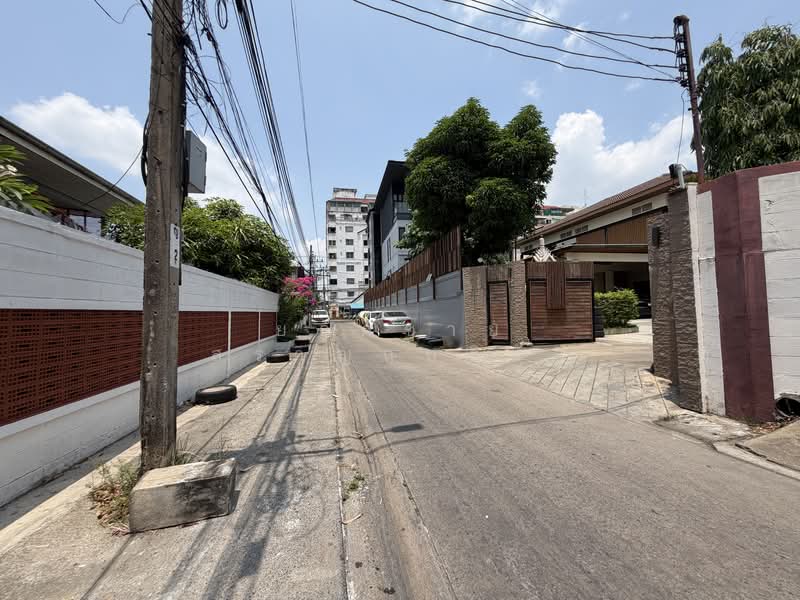 ที่ดิน 130 ตร.ว.ติดถนน 2 ด้าน ถนนประชาชื่น, Bangkok, ประชาชื่น, Wong Sawang, Bang Sue, Bangkok, , 520 sqm, Land For Sale, by ยอดชาย สราญฤทธิชัย, 500244124 - DDproperty.com