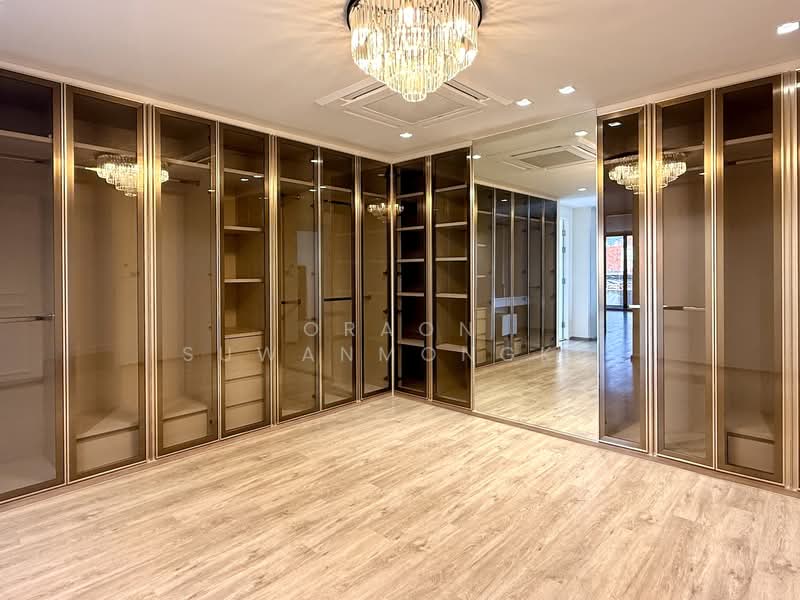 Phatssana Gardens, Bangkok, 19 Soi Ekkamai 6, Sukhumvit 63 Road, Phra Kanong Nua, Watthana, Bangkok, 3 Bedrooms, 345 sqm, Condo For Rent, by Oraon Suwanmongko, 500244143 - DDproperty.com