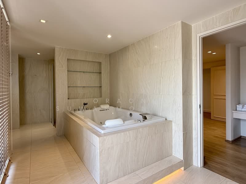 Phatssana Gardens, Bangkok, 19 Soi Ekkamai 6, Sukhumvit 63 Road, Phra Kanong Nua, Watthana, Bangkok, 3 Bedrooms, 345 sqm, Condo For Rent, by Oraon Suwanmongko, 500244143 - DDproperty.com