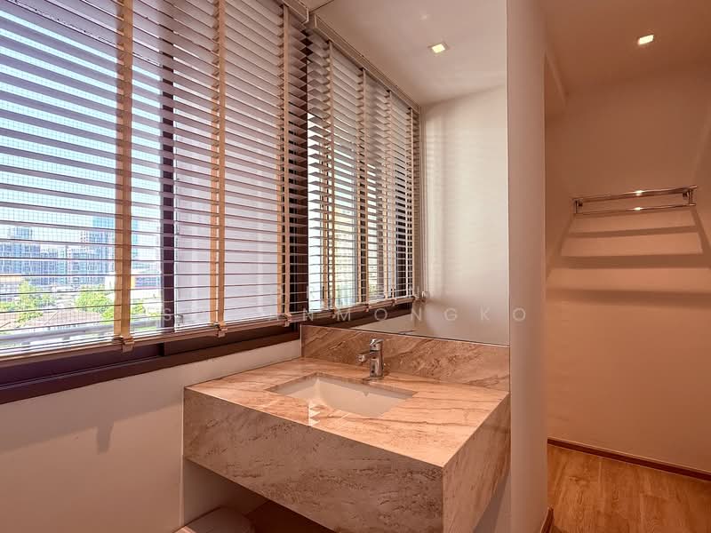 Phatssana Gardens, Bangkok, 19 Soi Ekkamai 6, Sukhumvit 63 Road, Phra Kanong Nua, Watthana, Bangkok, 3 Bedrooms, 345 sqm, Condo For Rent, by Oraon Suwanmongko, 500244143 - DDproperty.com